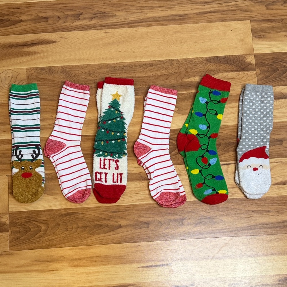 3 for $20 UNBRANDED Ladies Novelty Christmas Themed Crew Socks Santa Reindeer